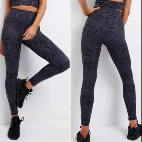 All Fenix Charcoal Python Print leggings high rise size large - Picture 10 of 10